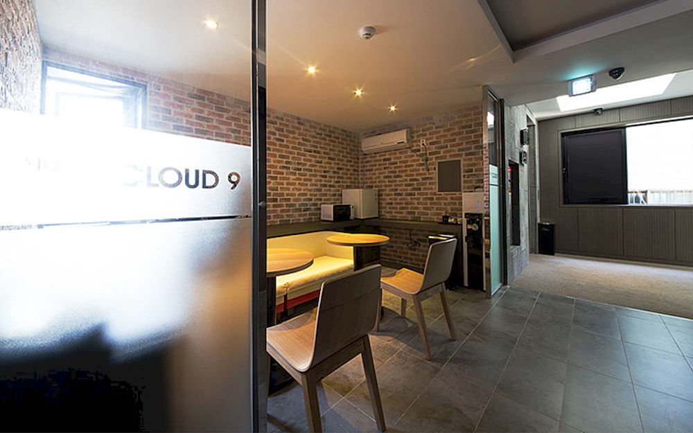Hotel Cloud 9 Пусан Экстерьер фото